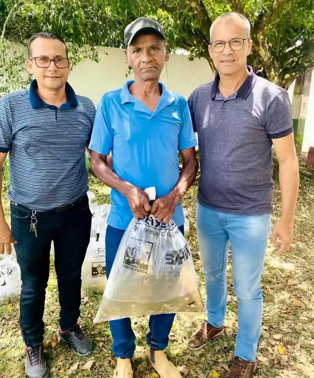 Camacã: Prefeitura entrega 30 mil alevinos da espécie Tambaqui e Tilápia para agricultores 

